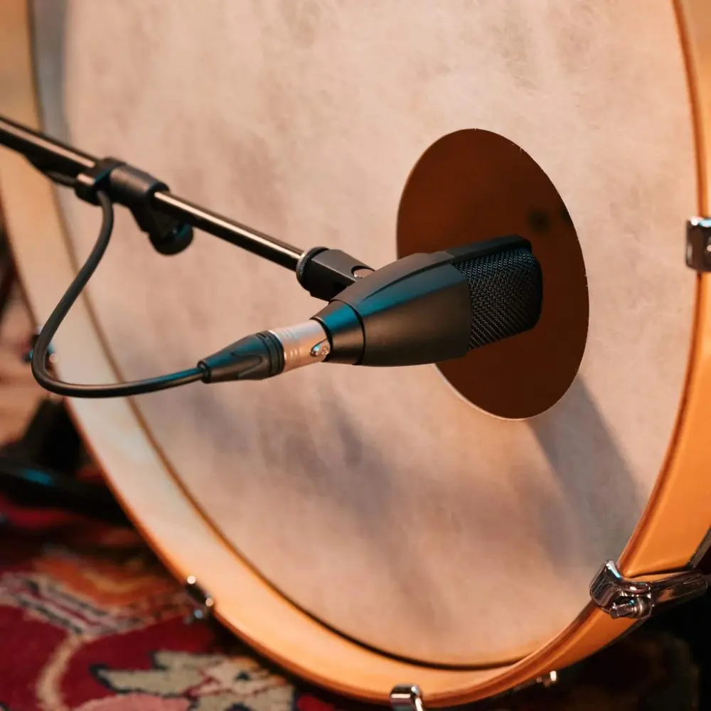 Microfono Dinamico Cardioide para Bateria Sennheiser MD 421 KOMPAKT + DRUM CLAMP