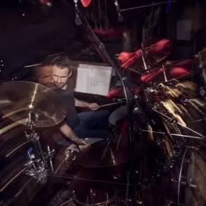 Soporte de Microfono boom Gravity TMS4321OHB brazo extra largo