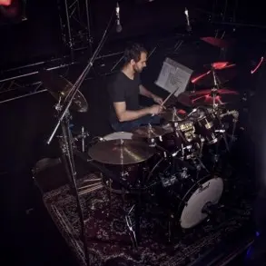 Soporte de Microfono boom Gravity TMS4321OHB brazo extra largo