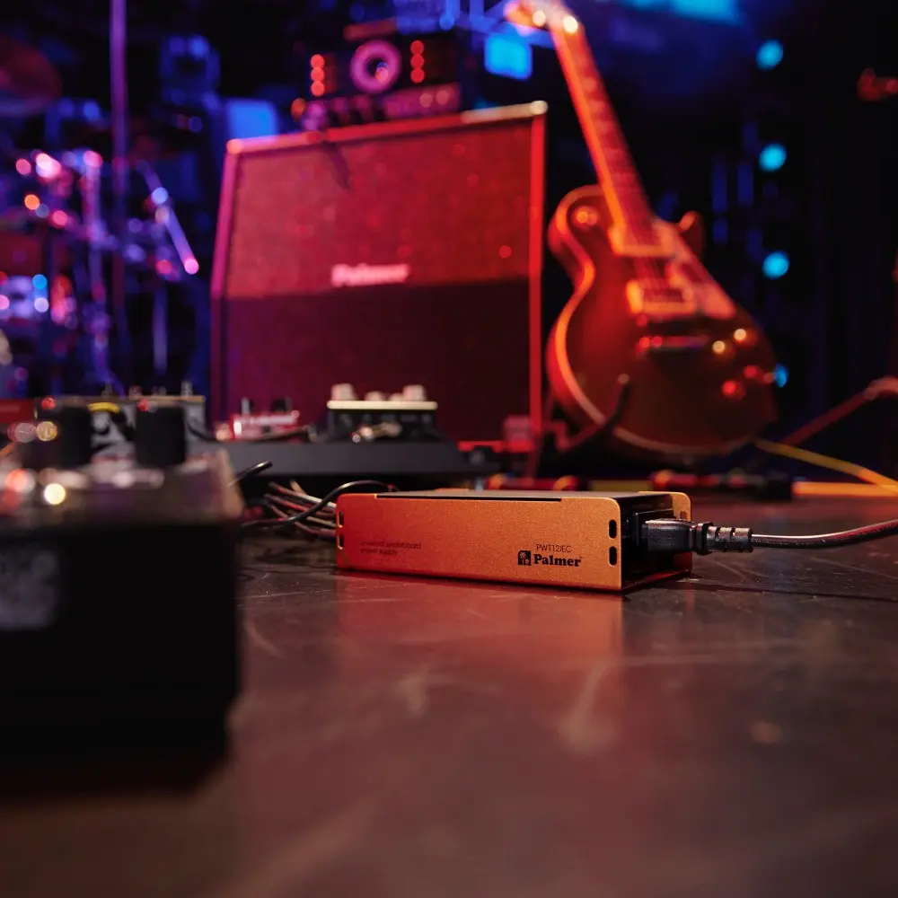 Fuente Universal Pedalera con USB Palmer WT12IEC