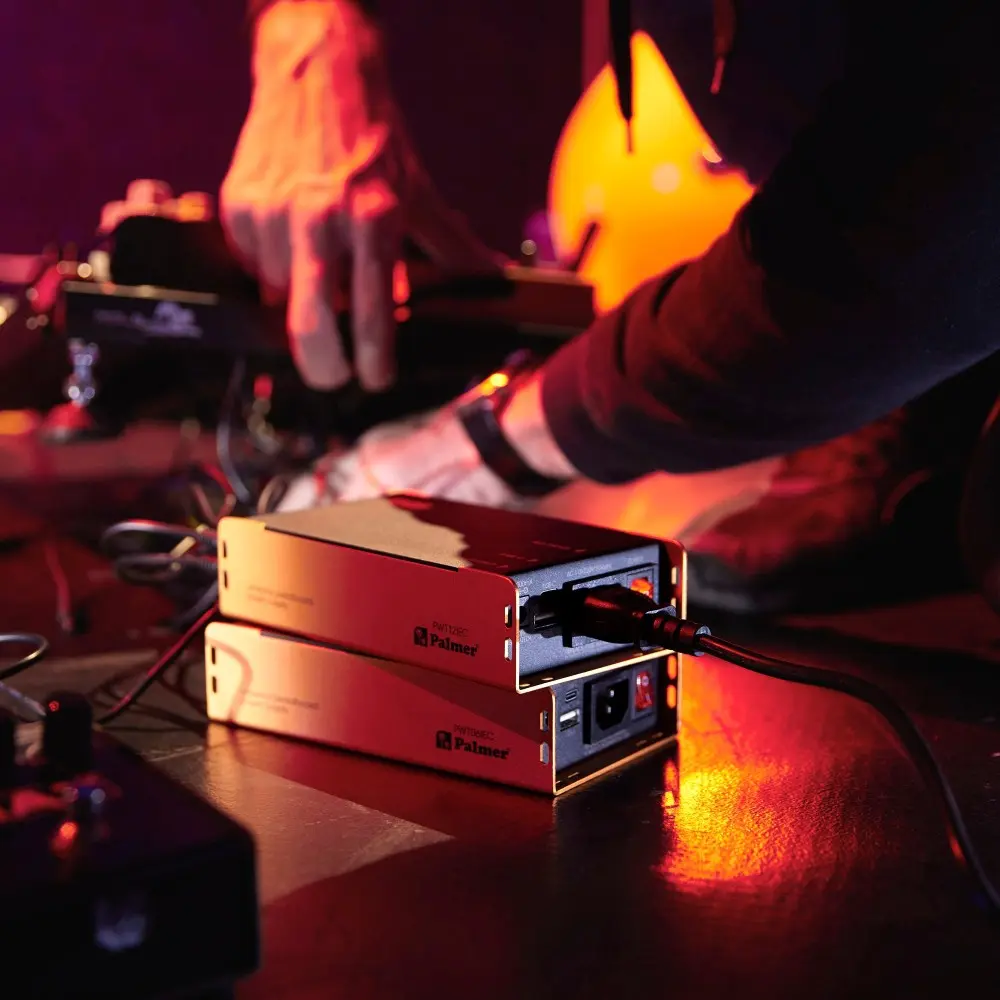 Fuente Universal Pedalera con USB Palmer WT12IEC
