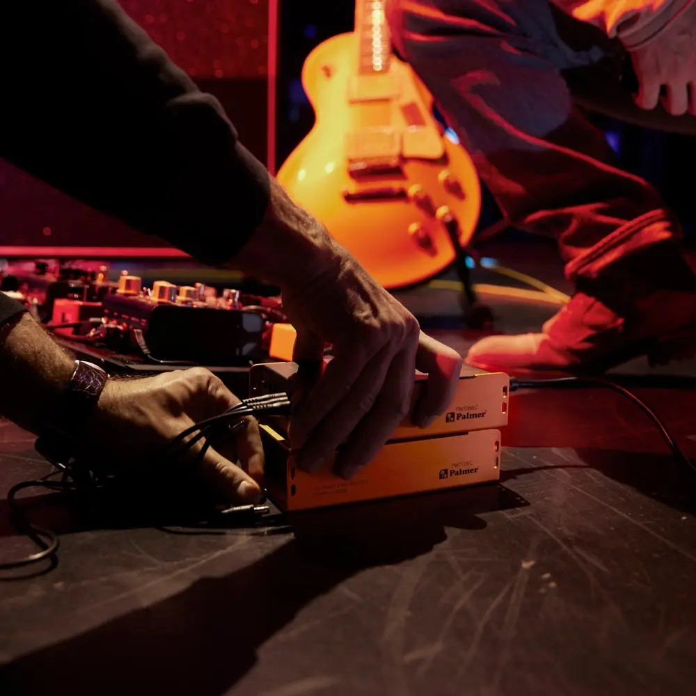 Fuente Universal Pedalera con USB Palmer WT12IEC