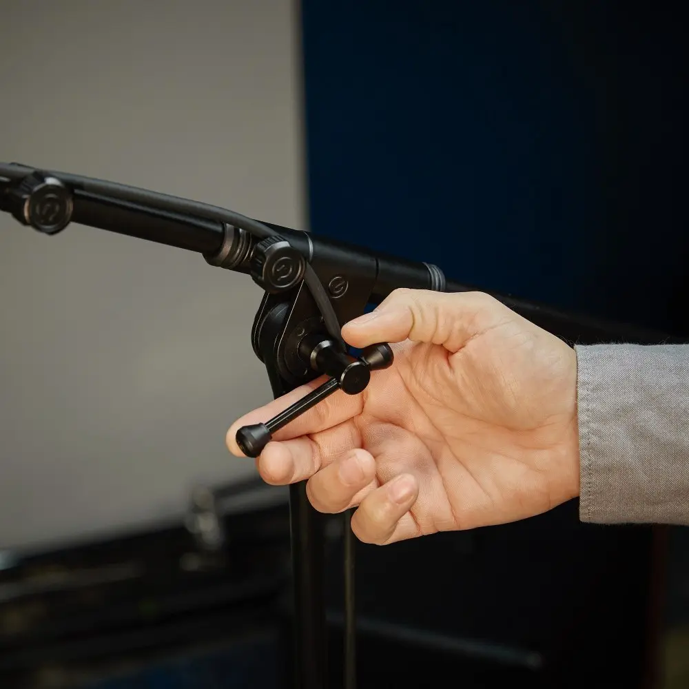 Soporte de Microfono Corto con Brazo telescopico Gravity TMS4232 B