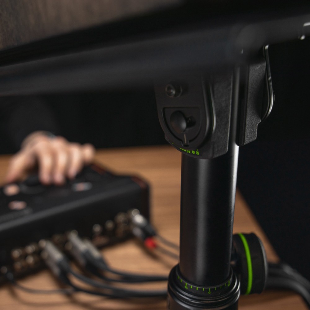 Soportes Monitores de Estudio sobre Mesa Gravity SP3102 Regulable con inclinacion