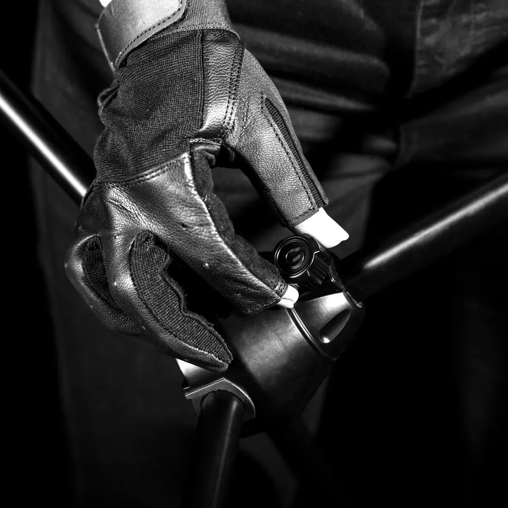 Soporte de micrófono Touring Series con brazo telescópico con ajuste de 2 puntos Gravity TMS4322B