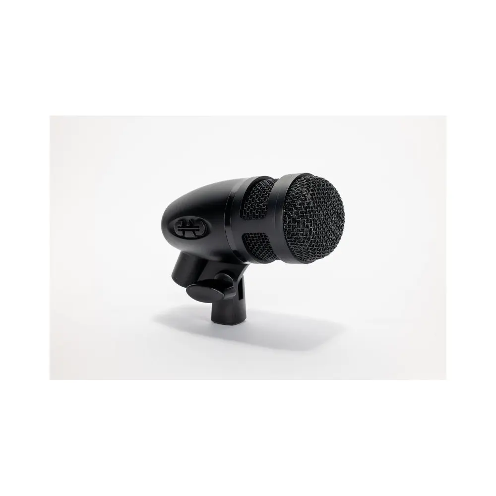 Micrófono dinámico supercardioide Para bombo Cad D88