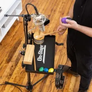 Bandeja de Percusión con clamp On Stage DPT4000 Incluye estuche de transporte